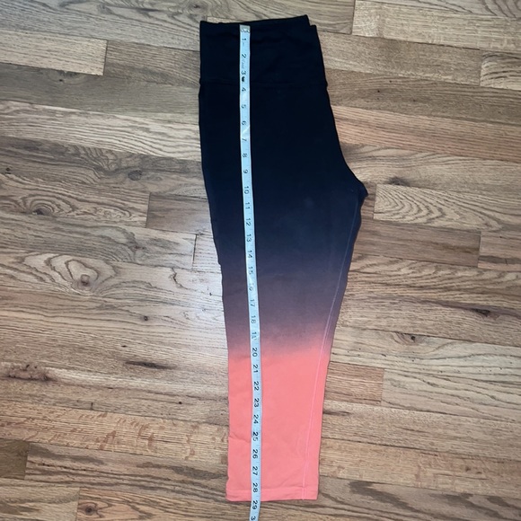 Nike Ombre Capri Leggings Size M - Picture 6 of 6